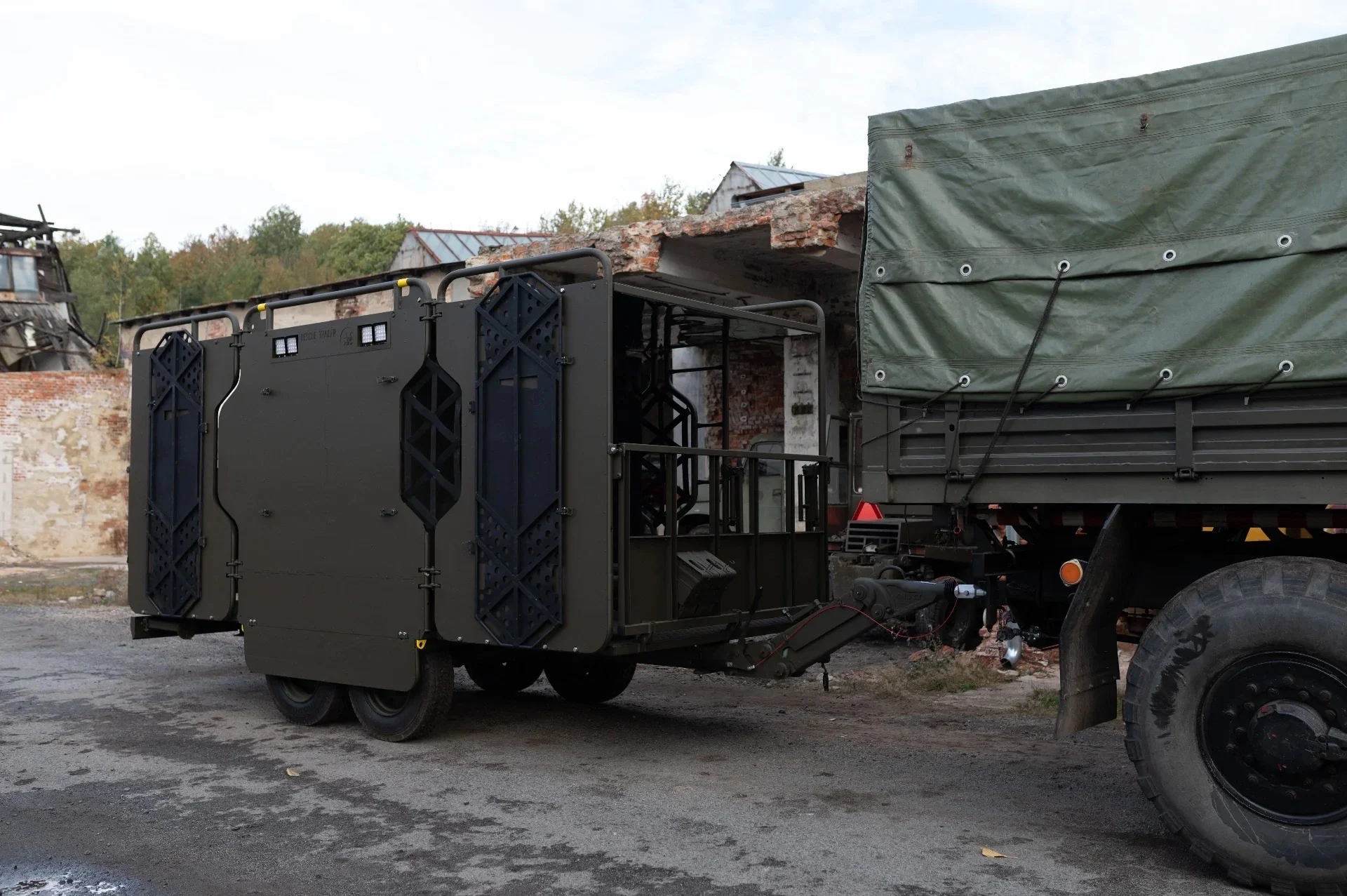 Rescue Trailer im Gelände