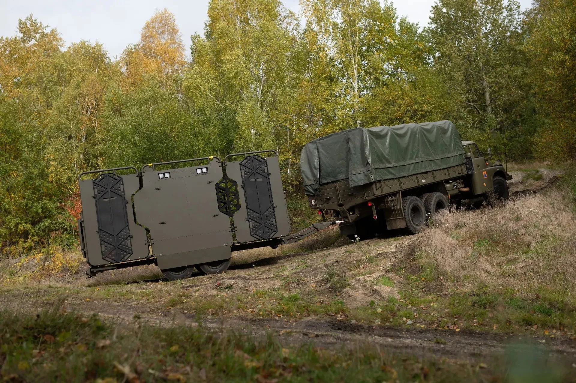 Rescue Trailer Draufsicht im Wald